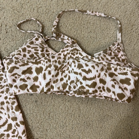 Cheetah workout set! - Picture 5 of 7